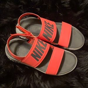 Women’s Nike Tanjun sandals size: 9
